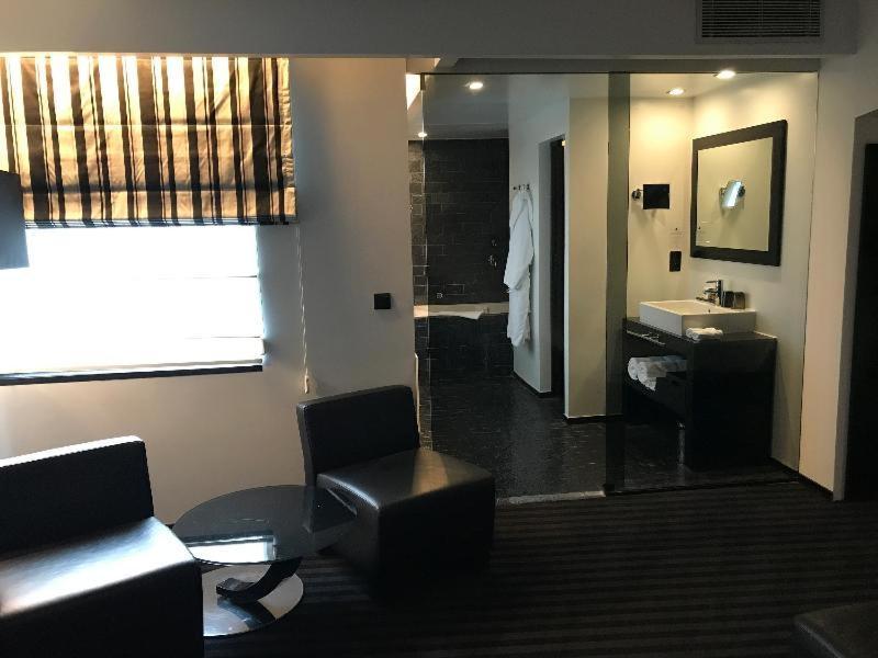 Yooma Urban Lodge Saint-Gilles الغرفة الصورة
